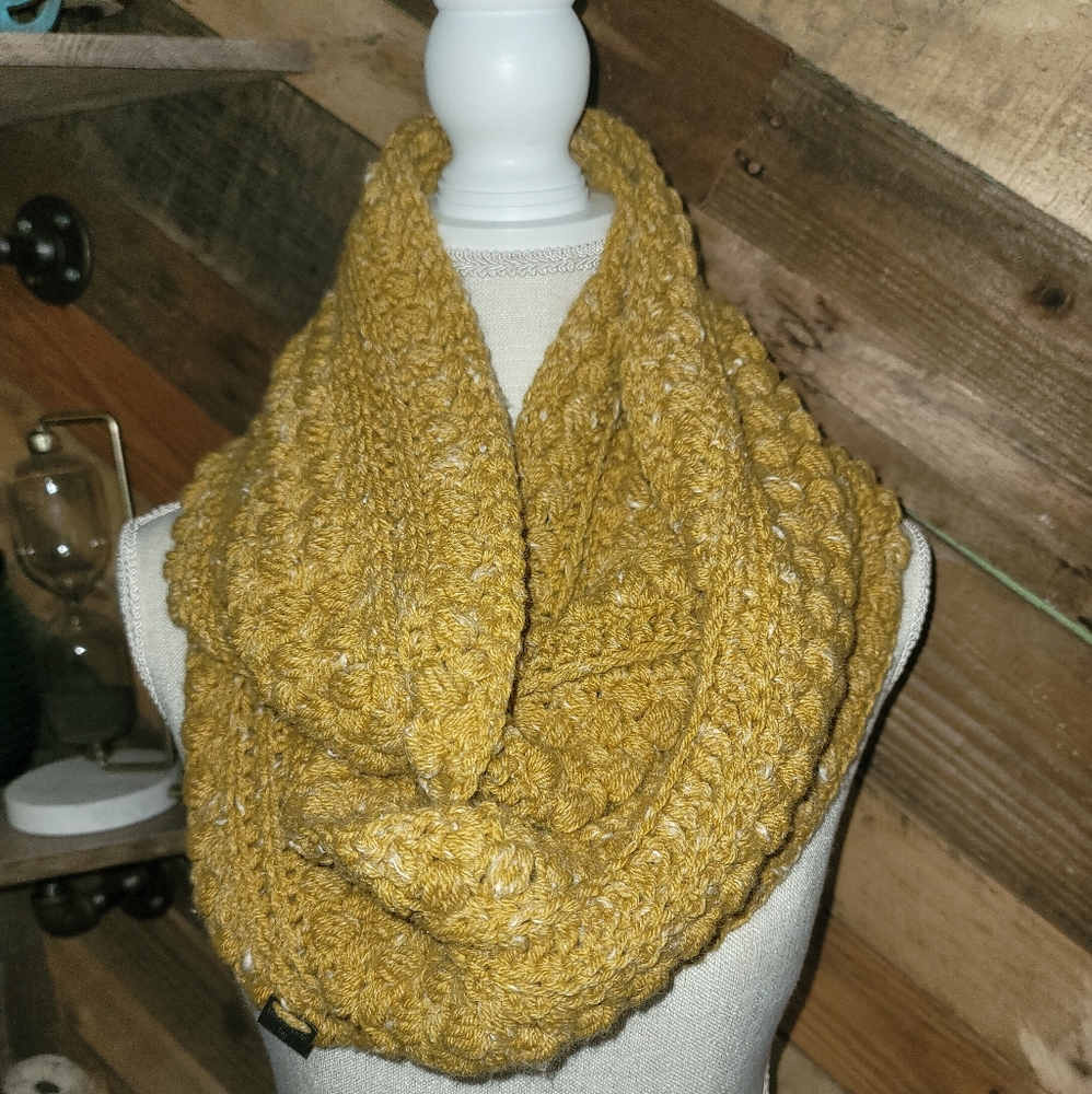 33" Lattice Puff Crochet Infinity Scarf (Yarn Bee Rustic Romance Okie Wheat)